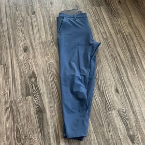 Rhône Joggers in Size 35